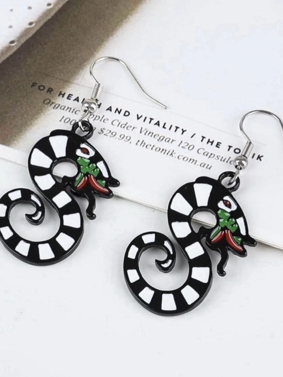 Jewelry - Beetlejuice Sand Worm 🪱 earrings